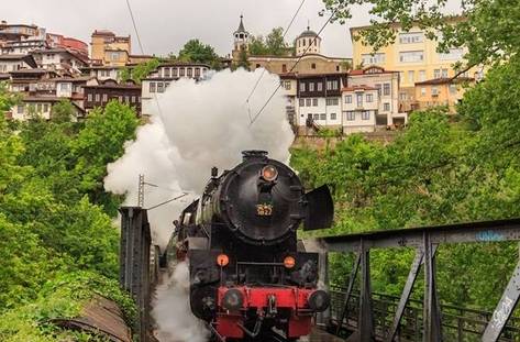 Горещи новини | След 110 години княз Фердинанд отново пристига с царския влак във В. Търново