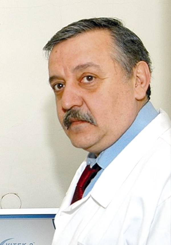 Здраве | Проф. Тодор Кантарджиев: “Преди къпане с душ източете водата, има опасност от легионерска болест”
