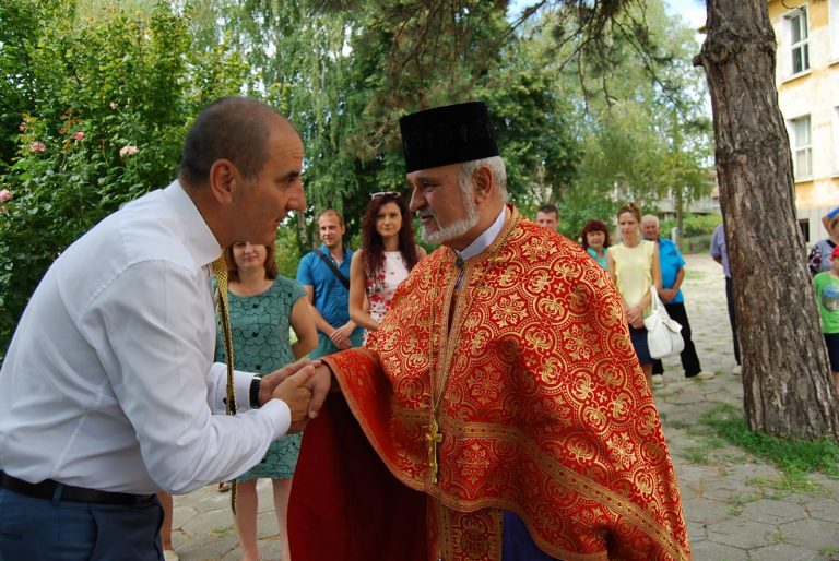 Цветан Цветанов даде старт на дейности по изграждането на Център за култура и образование в с. Царевец