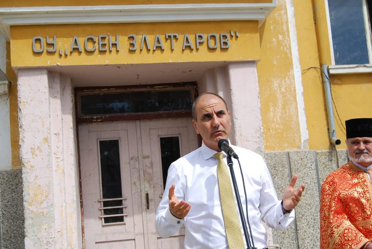 Цветан Цветанов даде старт на дейности по изграждането на Център за култура и образование в с. Царевец