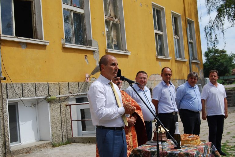 Пари и власт | Цветан Цветанов даде старт на дейности по изграждането на Център за култура и образование в с. Царевец