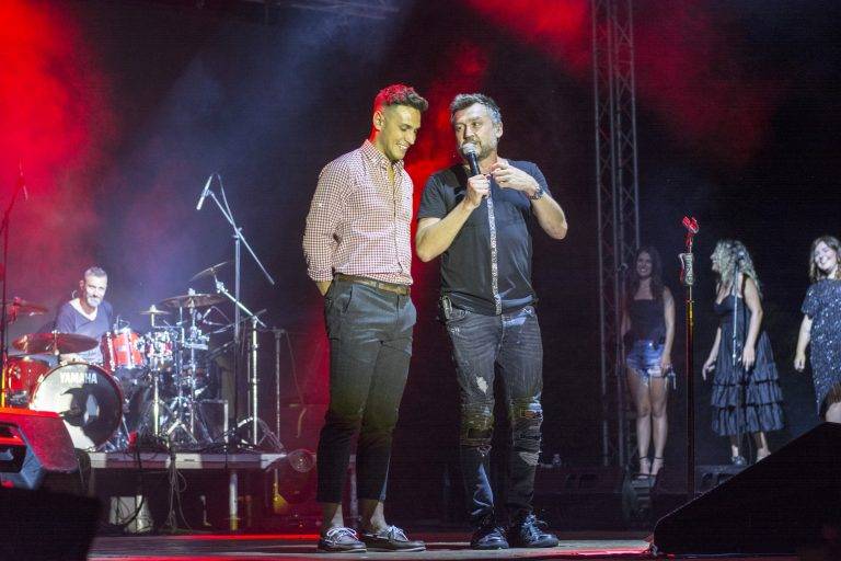 Костадин предложи брак на Йоланда на концерт пред 2000 души (снимки)