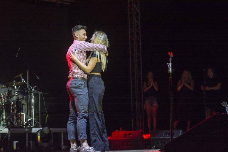 Костадин предложи брак на Йоланда на концерт пред 2000 души (снимки)