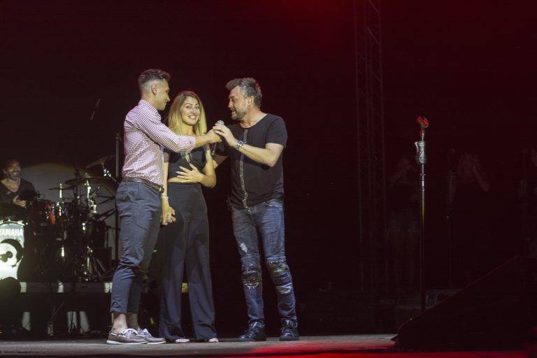 Костадин предложи брак на Йоланда на концерт пред 2000 души (снимки)