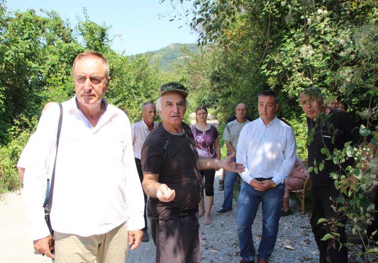 Горещи новини | Живущите на ул. “Дервеня” искат  статут на самостоятелно селище