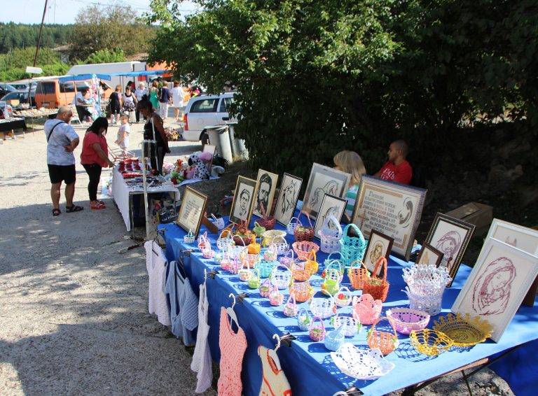 Стотици вярващи се поклониха  на Божията майка в Арбанаси