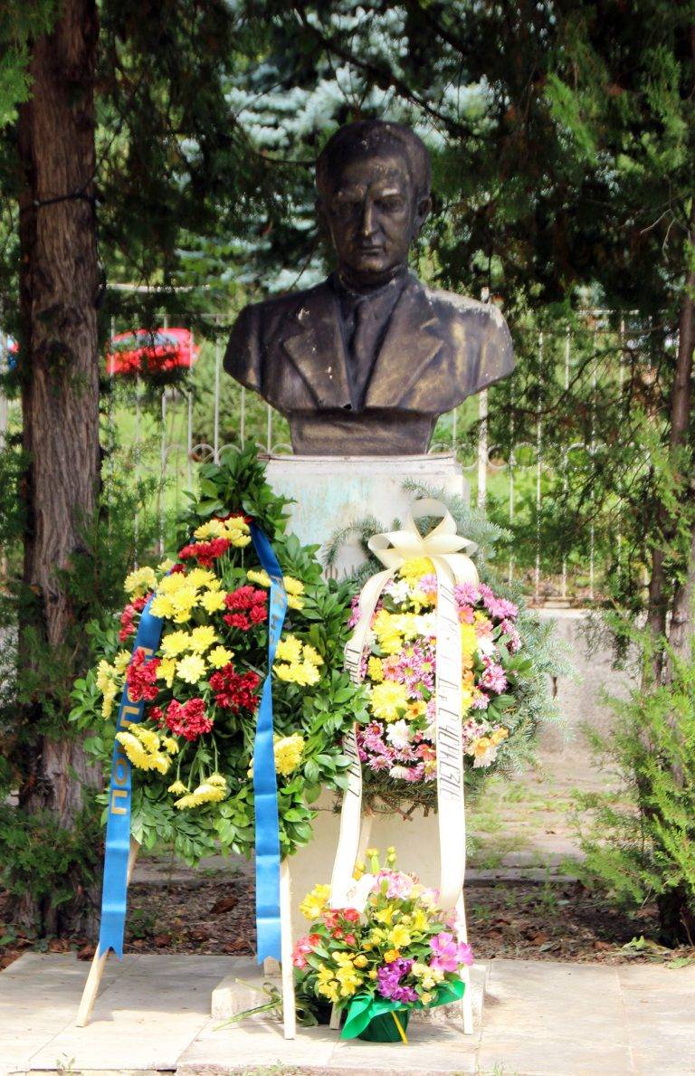 Здраве | В Деня на спасението в МОБАЛ почетоха  подвига на д-р Стефан Черкезов