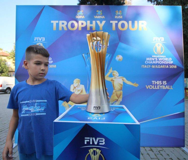 Горещи новини | Световната купа по волейбол акостира във В. Търново