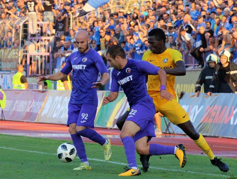 Горещи новини | Силно второ полувреме не стигна на „Етър” да спре „Левски”