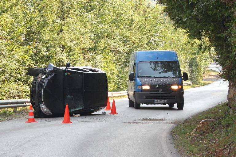 Четирима младежи се обърнаха на пътя за Арбанаси