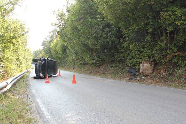 Четирима младежи се обърнаха на пътя за Арбанаси