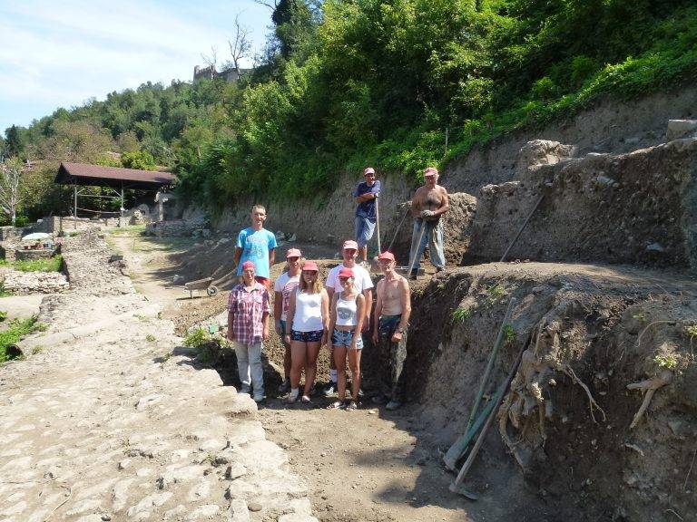 Горещи новини | Железарска работилница от XIV век  откриха край “Свети 40 мъченици”