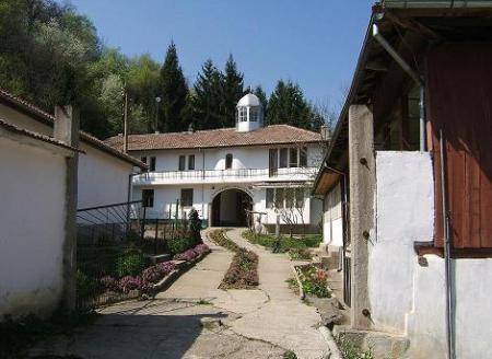 Свищов | Манастир в Свищов търси харизани