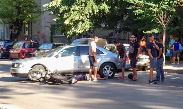 Горещи новини | Моторист пострада на бул. “България”