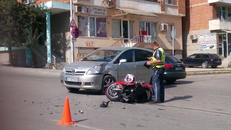 Горещи новини | Удариха моторист на улица “Краков”