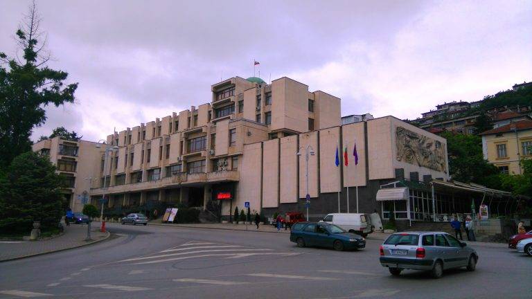 Горещи новини | С 400 000 лв. укрепват свлачището в индустриалната зона на Дебелец