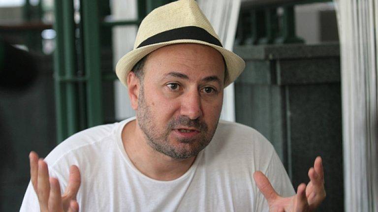 Горещи новини | Стефан Вълдобрев пред “Янтра ДНЕС”: “С “Обичайните заподозрени” не  преставаме да се самоиронизираме”