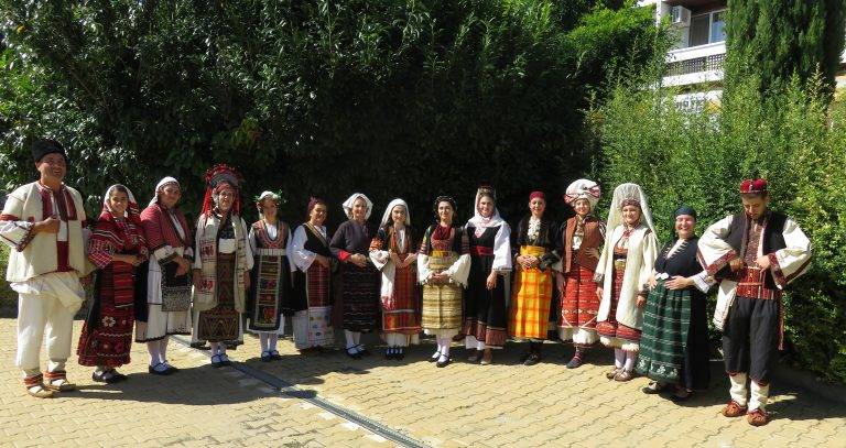 Народни носии от колекцията на еленчанин с награди от фестивала в Балчик