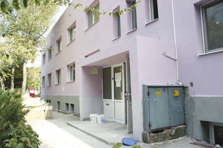 Горещи новини | Три детски градини остават затворени