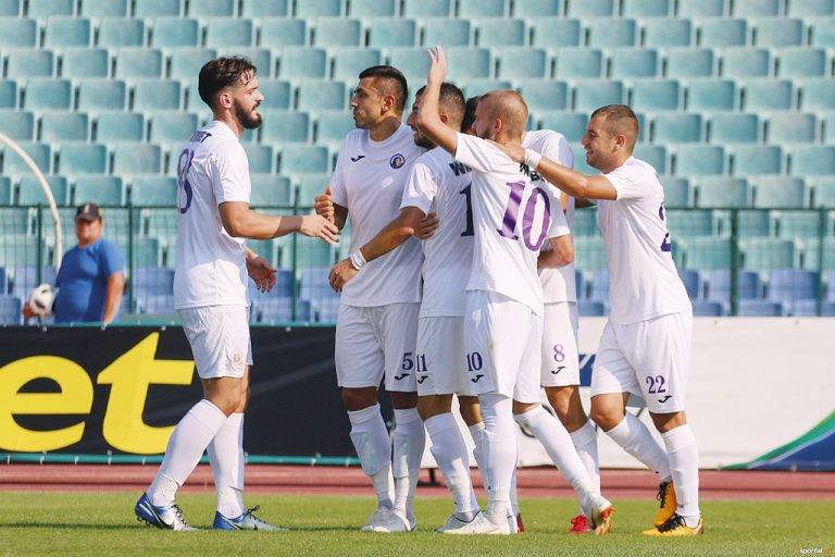 Спорт | “Етър” започна да бие и навън, удари “Септември” с 2:0 като гост