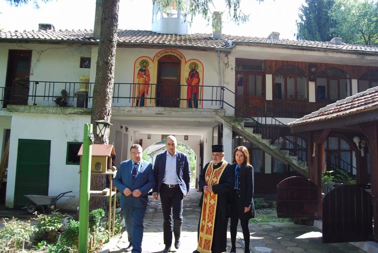 Цветан Цветанов посети свищовския манастир „Покров Богородичен“