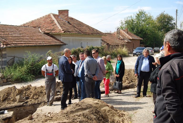 Пари и власт | Цветан Цветанов инспектира ремонта на водопровода в Хаджидимитрово