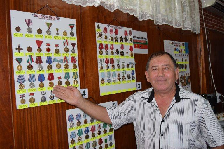 Горещи новини | Изложба за българските знаци, ордени и медали бе открита в Клуб „Българско войнство“