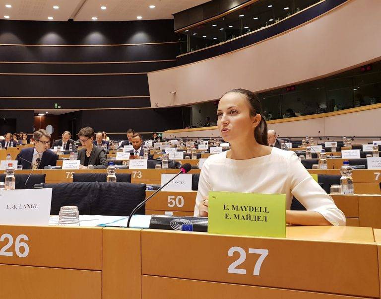 Горещи новини | Евродепутатът Ева Майдел (ГЕРБ/ЕНП): “Намаляваме драстично таксите за парични преводи в евро, защото в България те са най-високи”