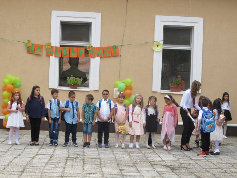 Удари първият звънец за учениците от Лясковска община