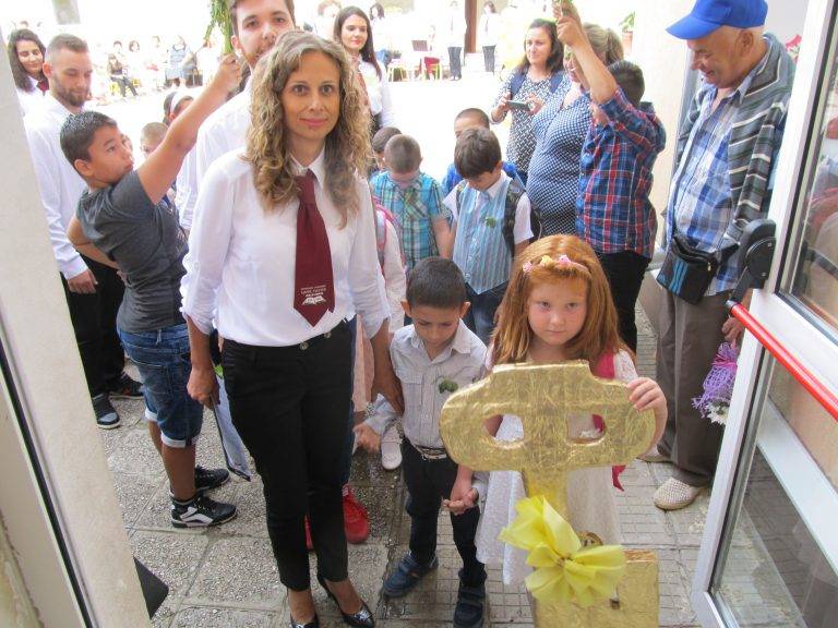 Удари първият звънец за учениците от Лясковска община