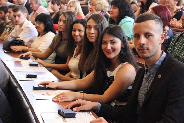 В Стопанска академия тържествено откриха 83-ата учебна година