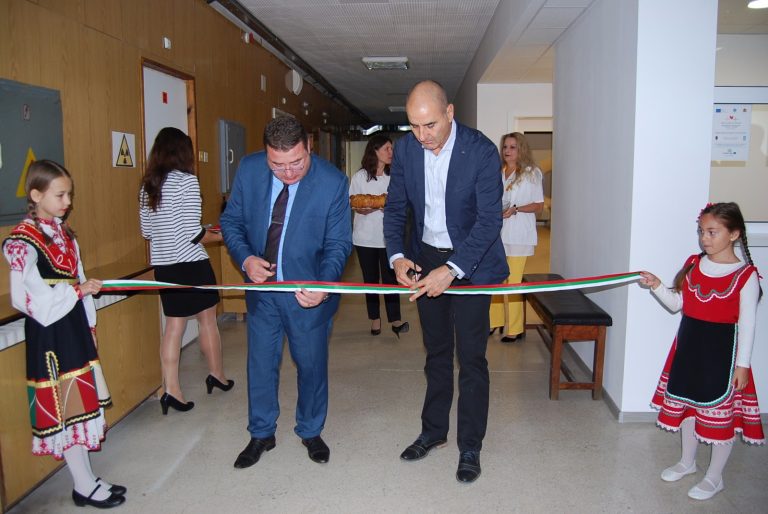 Здраве | Цветан Цветанов преряза лентата на  нов скенер в свищовската болница