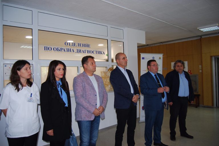 Цветан Цветанов преряза лентата на  нов скенер в свищовската болница