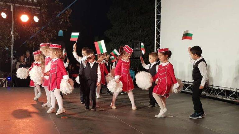 Свищов | Ансамбъл “Българе” откри с концерт „Свищовски лозници `2018”