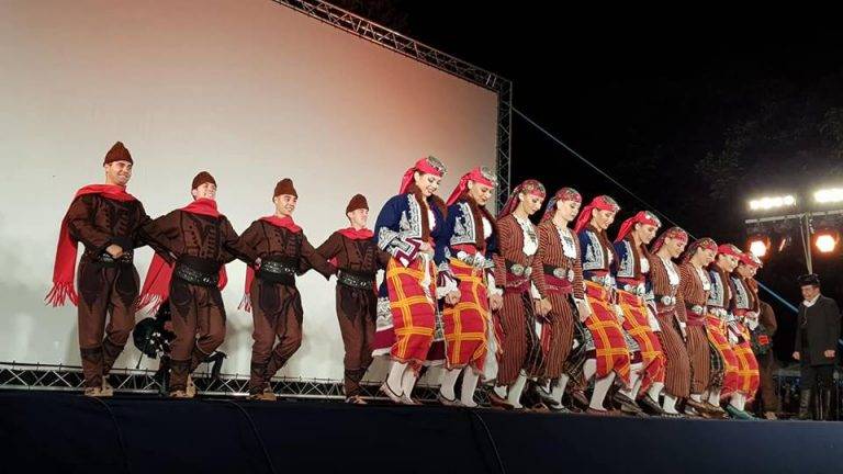 Ансамбъл “Българе” откри с концерт „Свищовски лозници `2018”