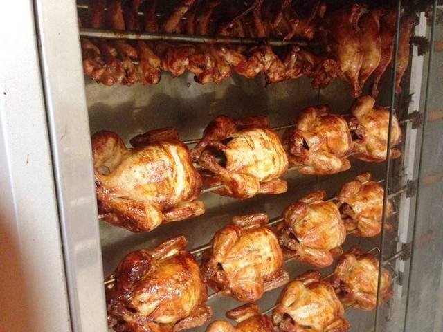 Общество | Търговски обект тормози  търновци с миризми и дим