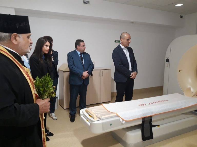 Цветан Цветанов преряза лентата на  нов скенер в свищовската болница
