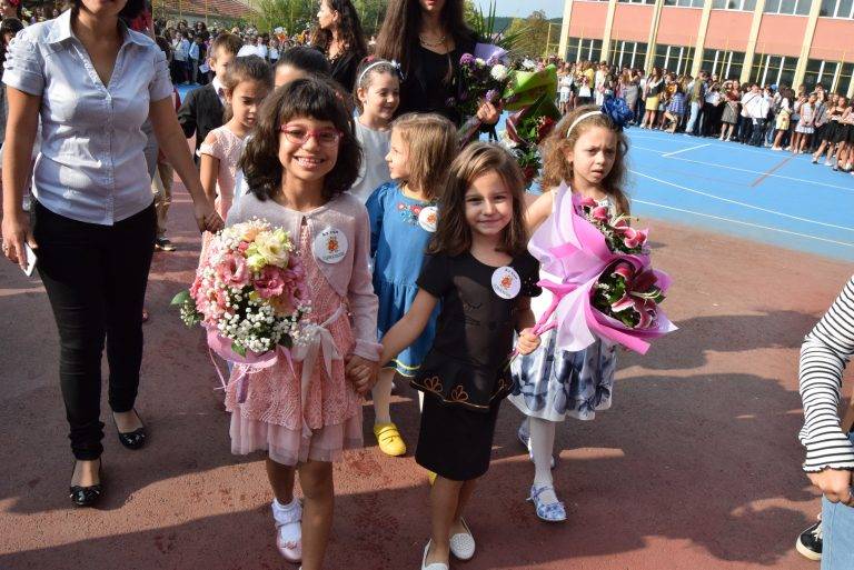 Близо 3 000 ученици започнаха новата учебна година в Община Г. Оряховица
