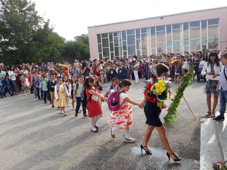 Свищов | СУ “Димитър Благоев” в Свищов посрещна своите ученици