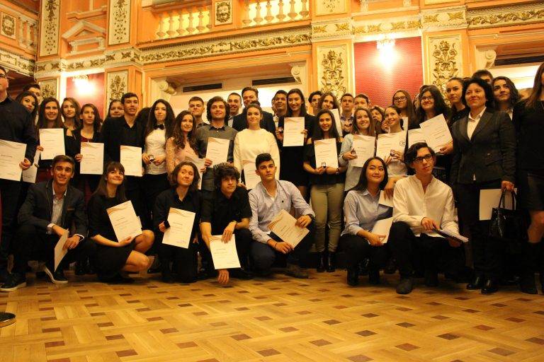 Горещи новини | Училищата отново могат да кандидатстват, за да станат част от Международната награда на херцога на Единбург в България