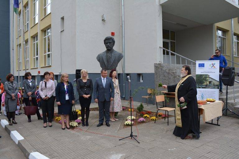 Прерязаха лентата на обновената сграда на ПГАТ “Цанко Церковски” в Павликени