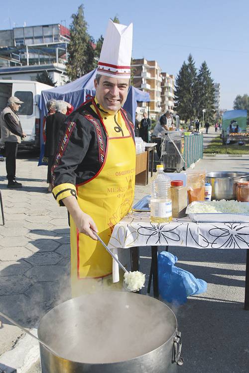 Стражица | Вкусни шедьоври от цяла България показаха  на фестивала “Житената питка” в Стражица