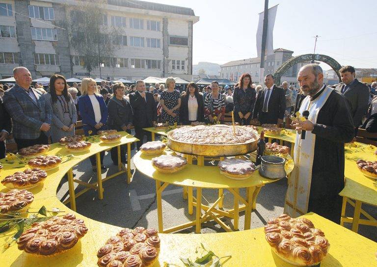 Вкусни шедьоври от цяла България показаха на фестивала “Житената питка” в Стражица