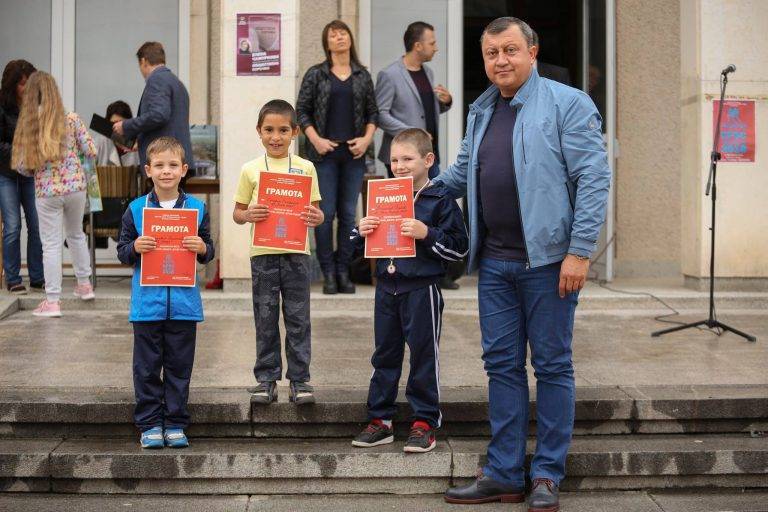 Павликени | Десетки ученици се състезаваха в общинския   лекоатлетически крос „Павликени 2018“