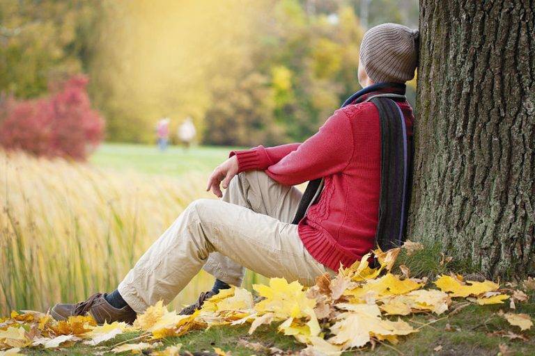 Здраве | Парче черен шоколад и среща с приятели могат да ни отърват от есенната депресия