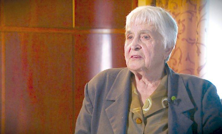 Горещи новини | Българската акушерка със 700 лв.,  британската – над 2000 лири