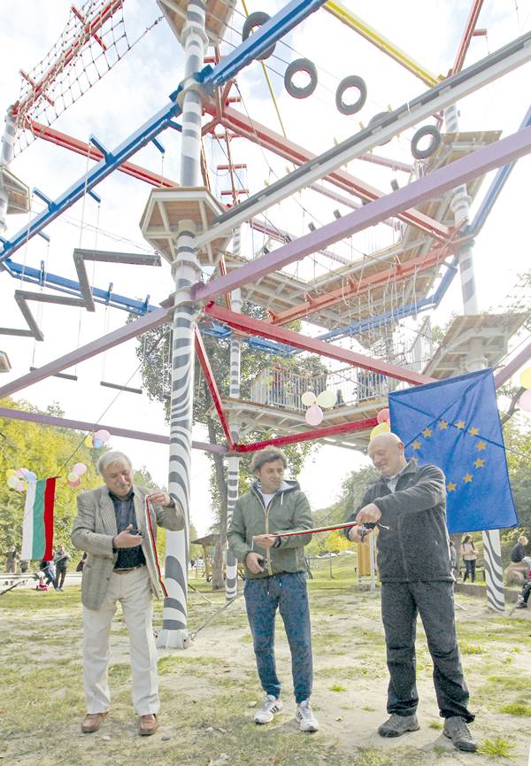 Уникалната за страната “Въжена градина” на Ксилифор посрещна първите смелчаци