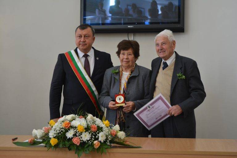 Павликени | 37 златни и една диамантена сватба организираха в Павликени