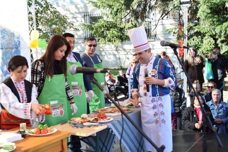 Депутатът Станислава Стоянова спечели кулинарно състезание в Елена