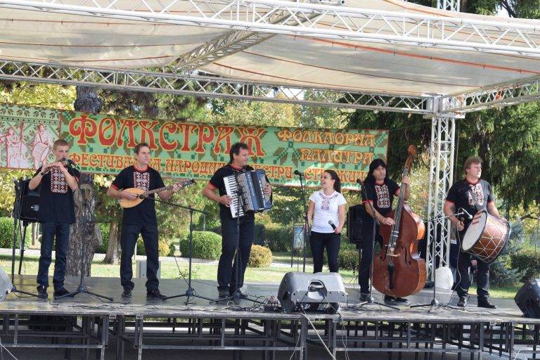 Стражица | „ФОЛКСТРАЖ” събра в Стражица девет състава от страната